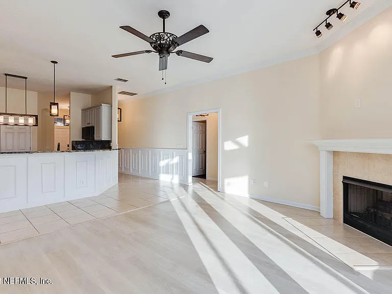 813 W American Eagle Dr — Photo 12