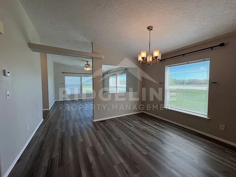 582 N 4200 E — Photo 8