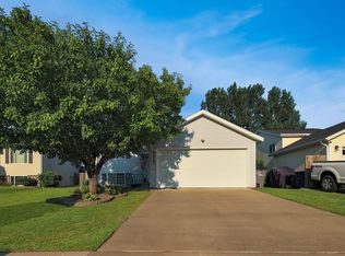 3418 39th St S, Moorhead, MN 56560
