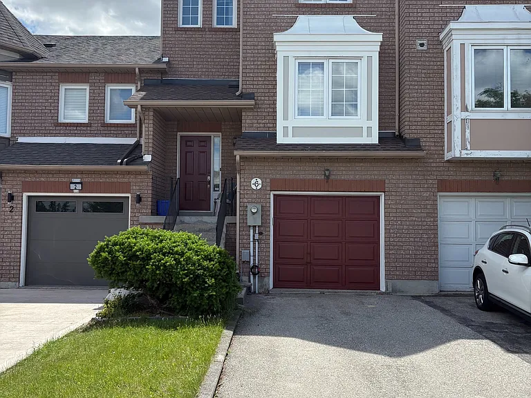 6 Michelle Dr — Photo 1