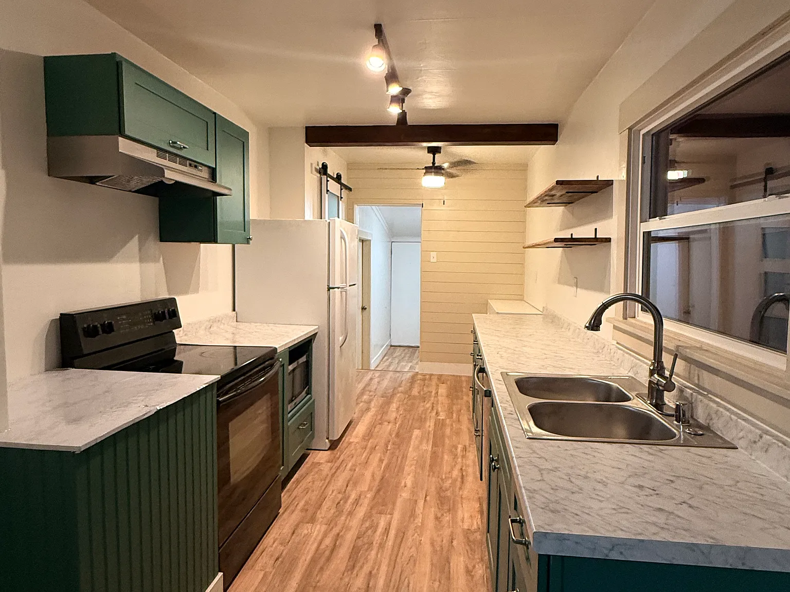 2 bed, 1000 sqft, $2,350 — Photo 3
