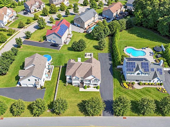 3rd image of 165 Hilltop Road