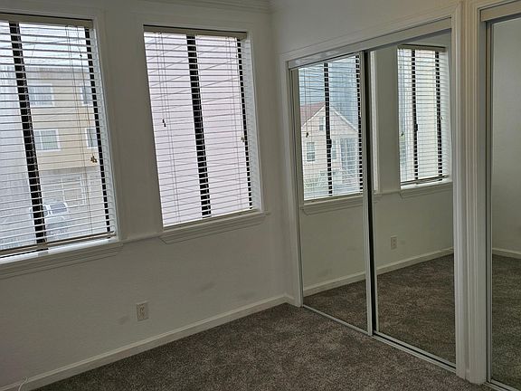 3rd bedroom with view to the street