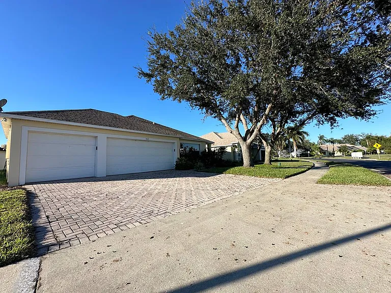 565 Limerick Dr — Photo 8