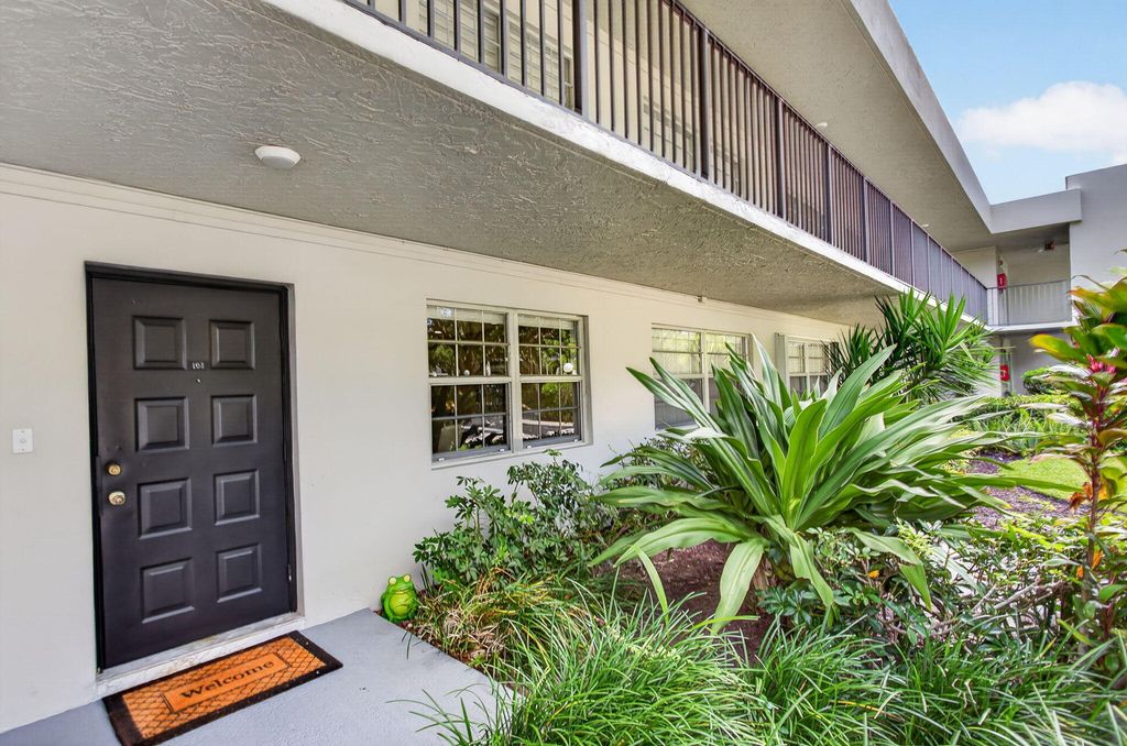 901 W Cypress Lane #103, photo 2