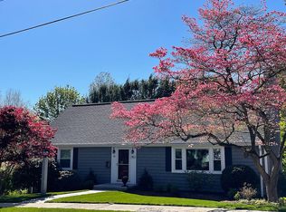 11 Robinhood Rd, Winchester, MA 01890