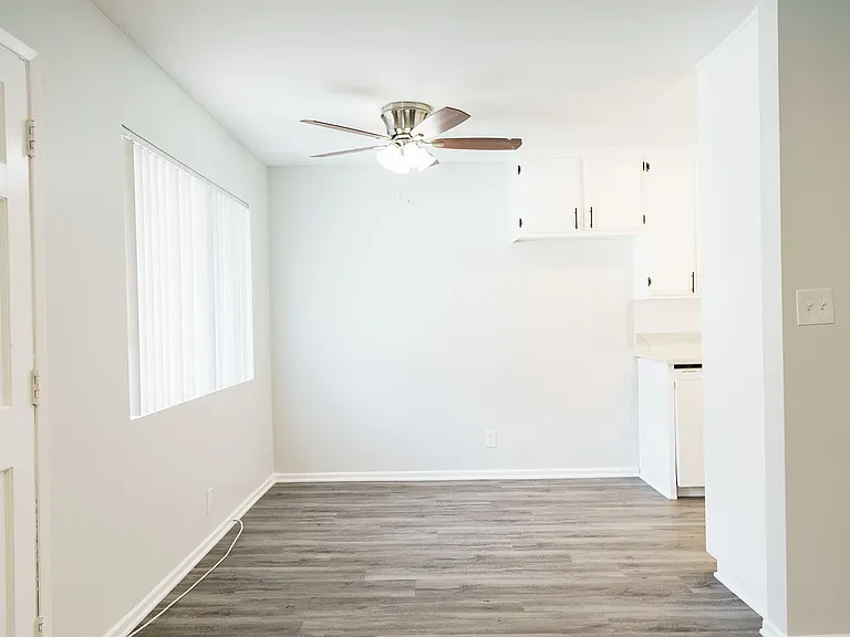 18407 Dearborn Street — Photo 22