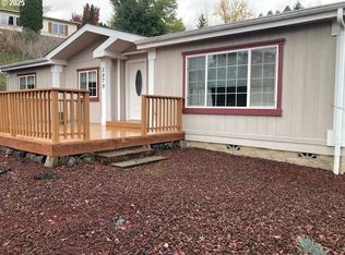 2978 NE Privado Ct, Roseburg, OR