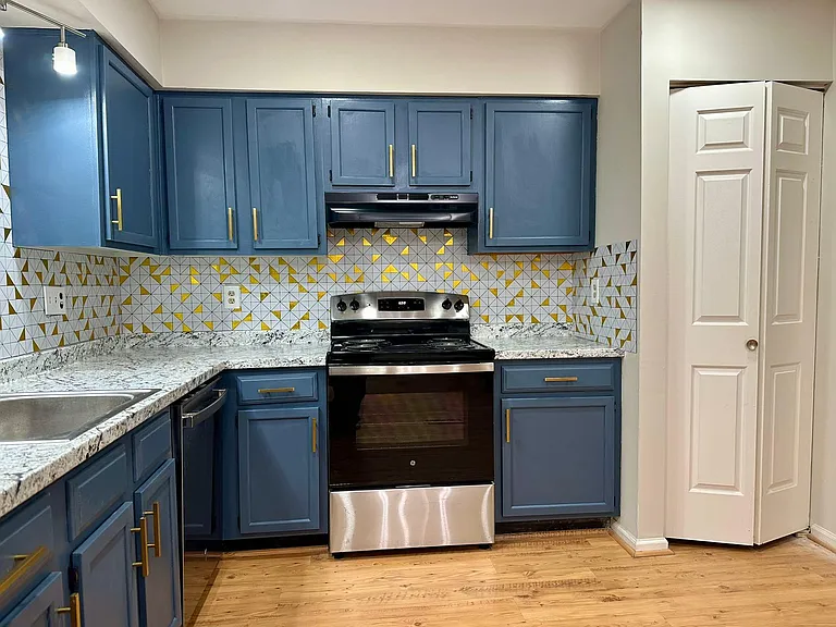 4 Abbey Bridge Ct — Photo 12