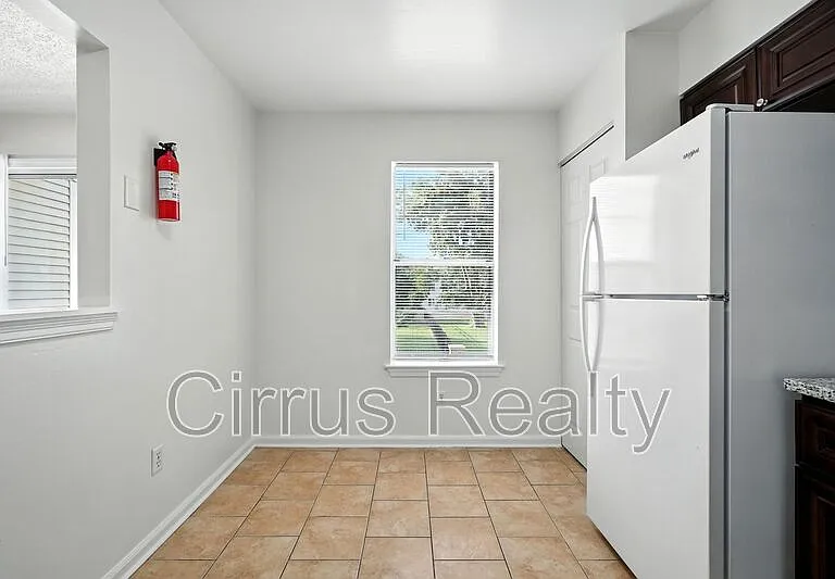 525 Columbia St — Photo 11