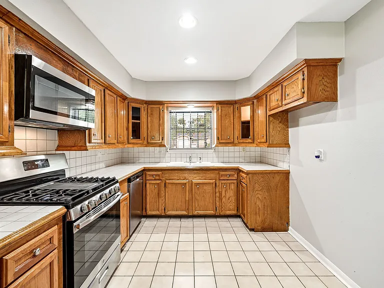 12903 Claygate Dr — Photo 13