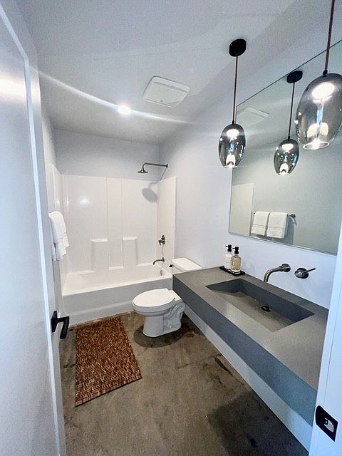 1st image of 700 S Main St #203