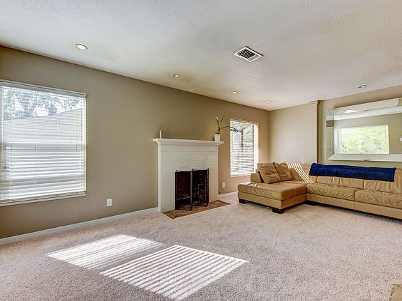 3rd image of 3825 Lasuen Dr