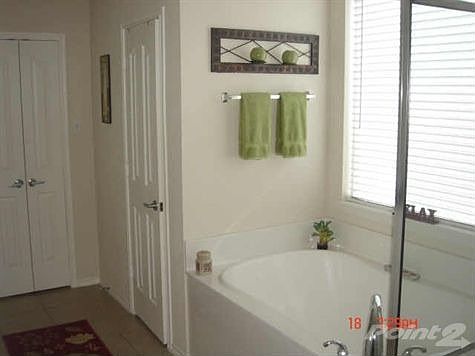 3rd image of 4012 Petersburg Dr