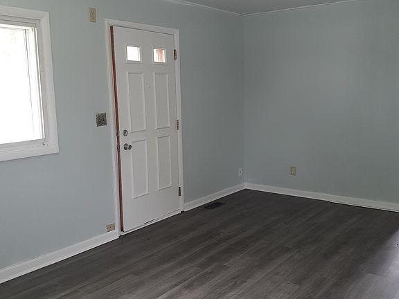 Living room (Front Door)