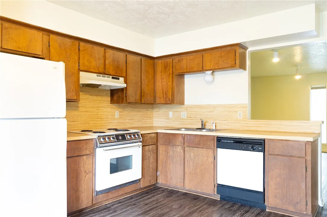 2 bed, 1.5 bath, 948 sqft, $925 — Photo 1