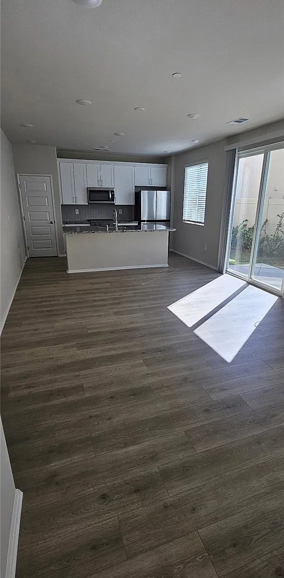 3 bed, 2.5 bath, 1465 sqft, $3,000 — Photo 2