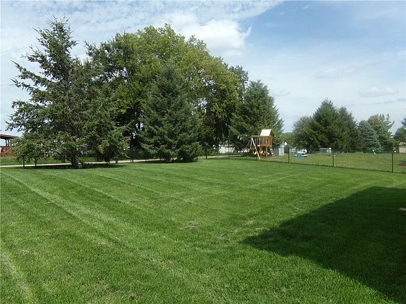 4th image of 365 SE Olson Dr
