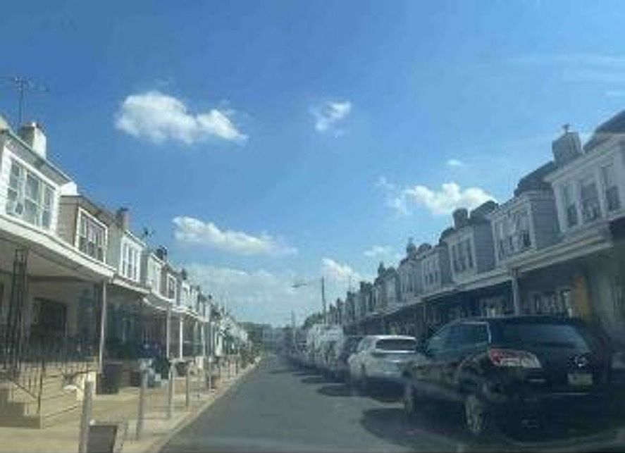 Exterior Neighborhood (street photo)