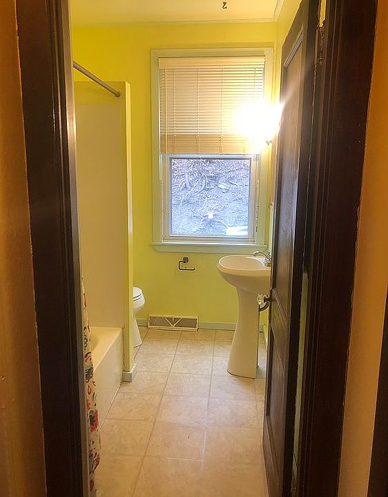 Main Bathroom, 2nd Floor