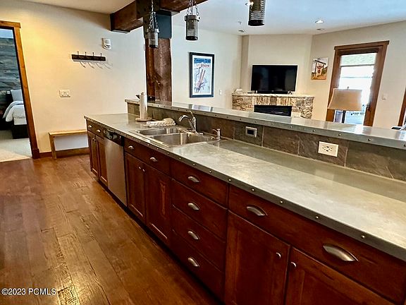 3rd image of 2800 Deer Valley Dr #6122