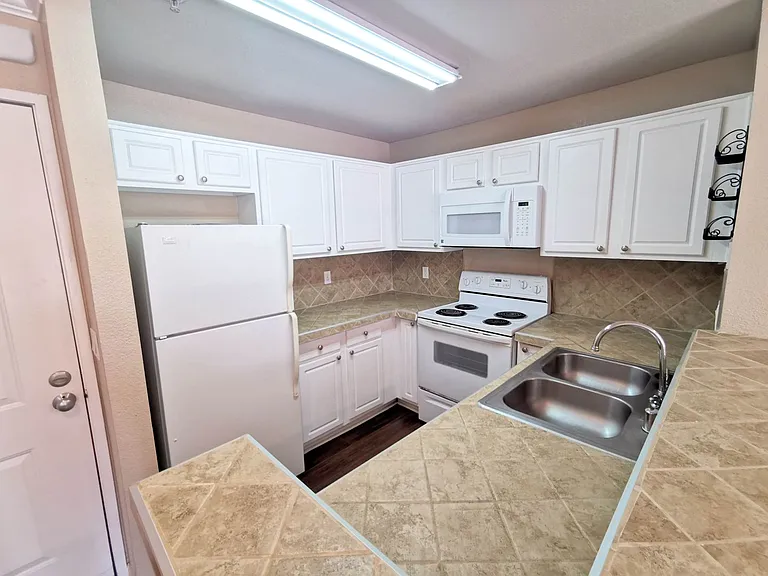 8889 Caminito Plaza Centro #7234 — Photo 6