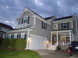 1027 Island Lake Dr, Oxford, MI 48371