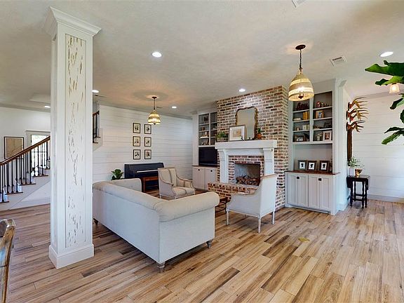 5th image of 159 Woodshire Ln