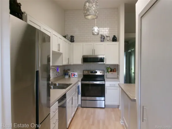62622 Raleigh Ct Unit 3, South Lyon, MI 48178