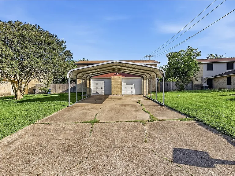 1521 Hawk Tree Dr — Photo 1