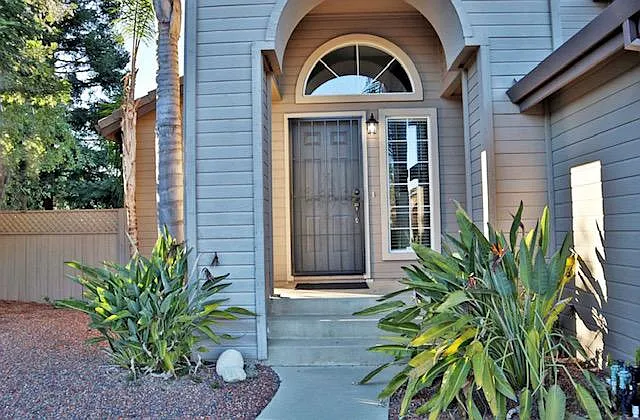 4916 Hartwick Ct — Photo 2
