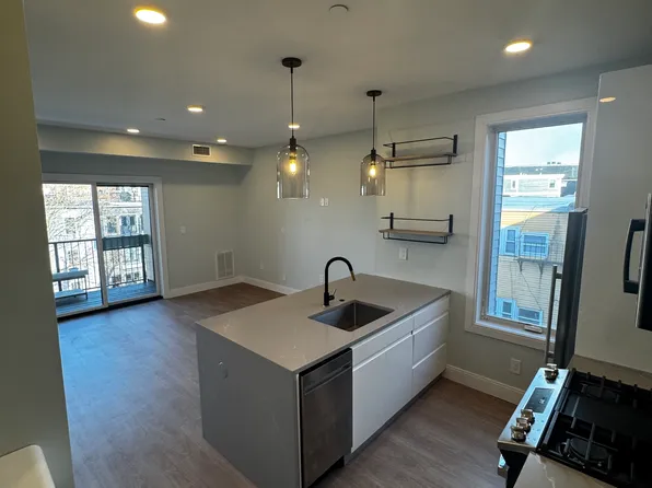 277 Border St Penthouse 501, Boston, MA 02128