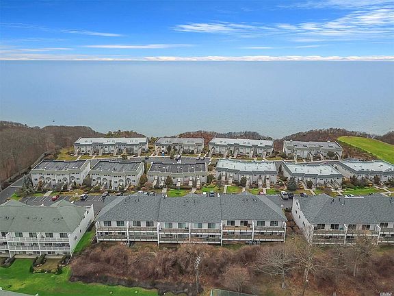 3rd image of 3104 Bluffs Dr S