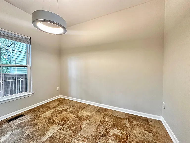 624 Huffine Manor Cir — Photo 6