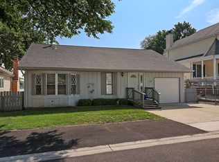 17 Lakeside Ln, Fox Lake, IL