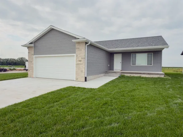 2102 E 41st St, Kearney, NE 68847
