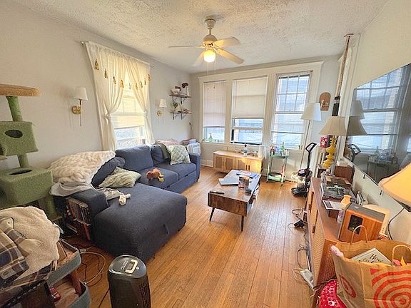 3rd image of 32 Sidlaw Rd APT 10