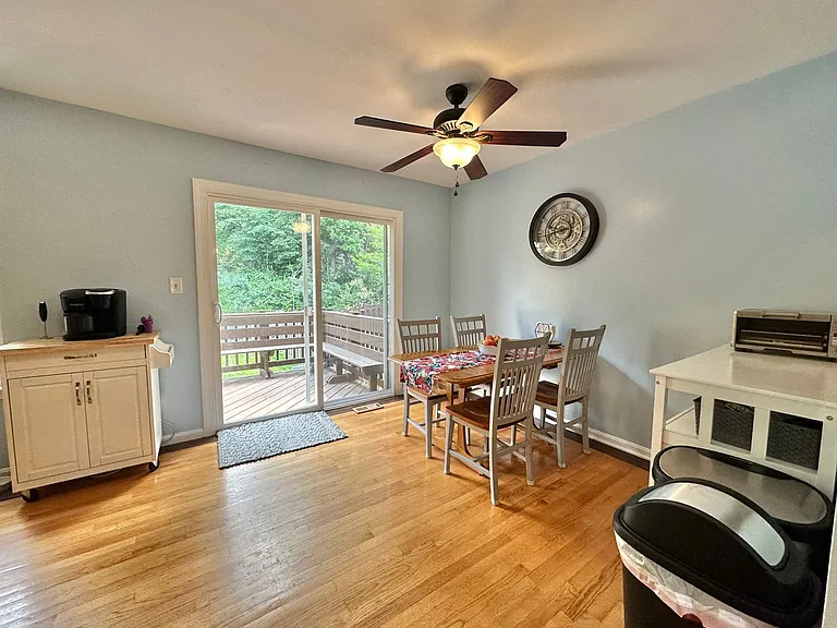 103 Staunton Ct — Photo 10