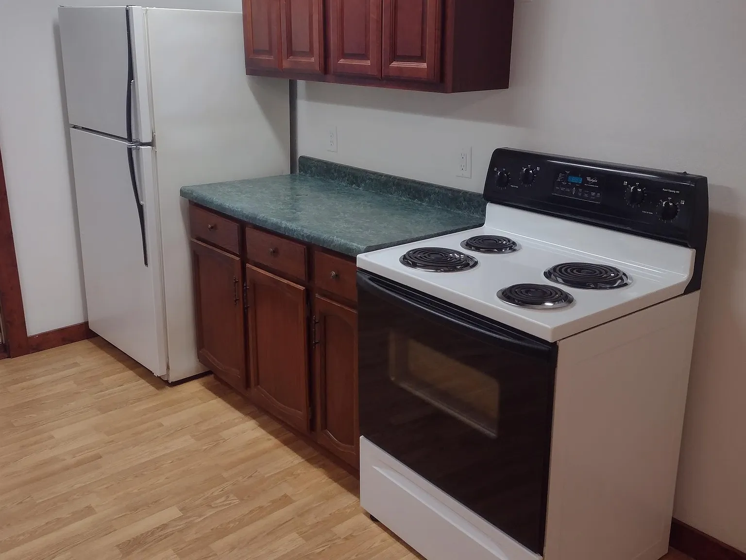 521 1st Street - B — Photo 3