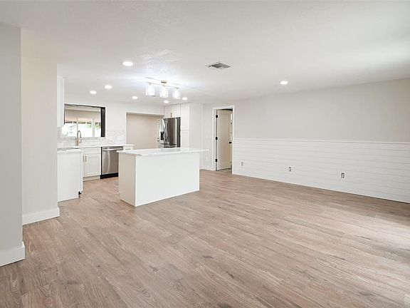 3rd image of 11987 106TH AVENUE