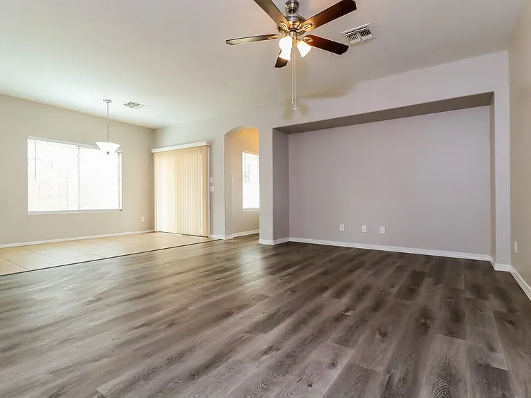 25826 W Pleasant Ln — Photo 4