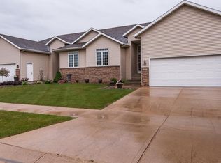 2781 Viola Heights Dr NE, Rochester, MN 55906