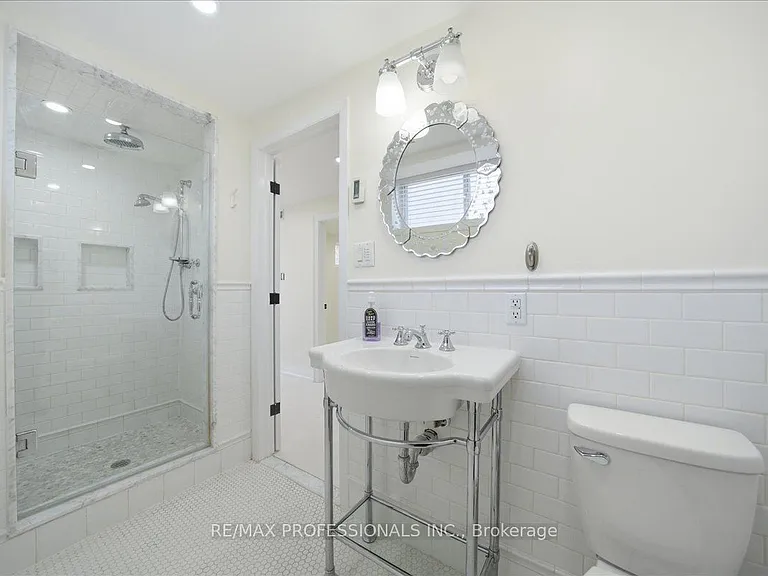 9611 Keele St #D — Photo 9