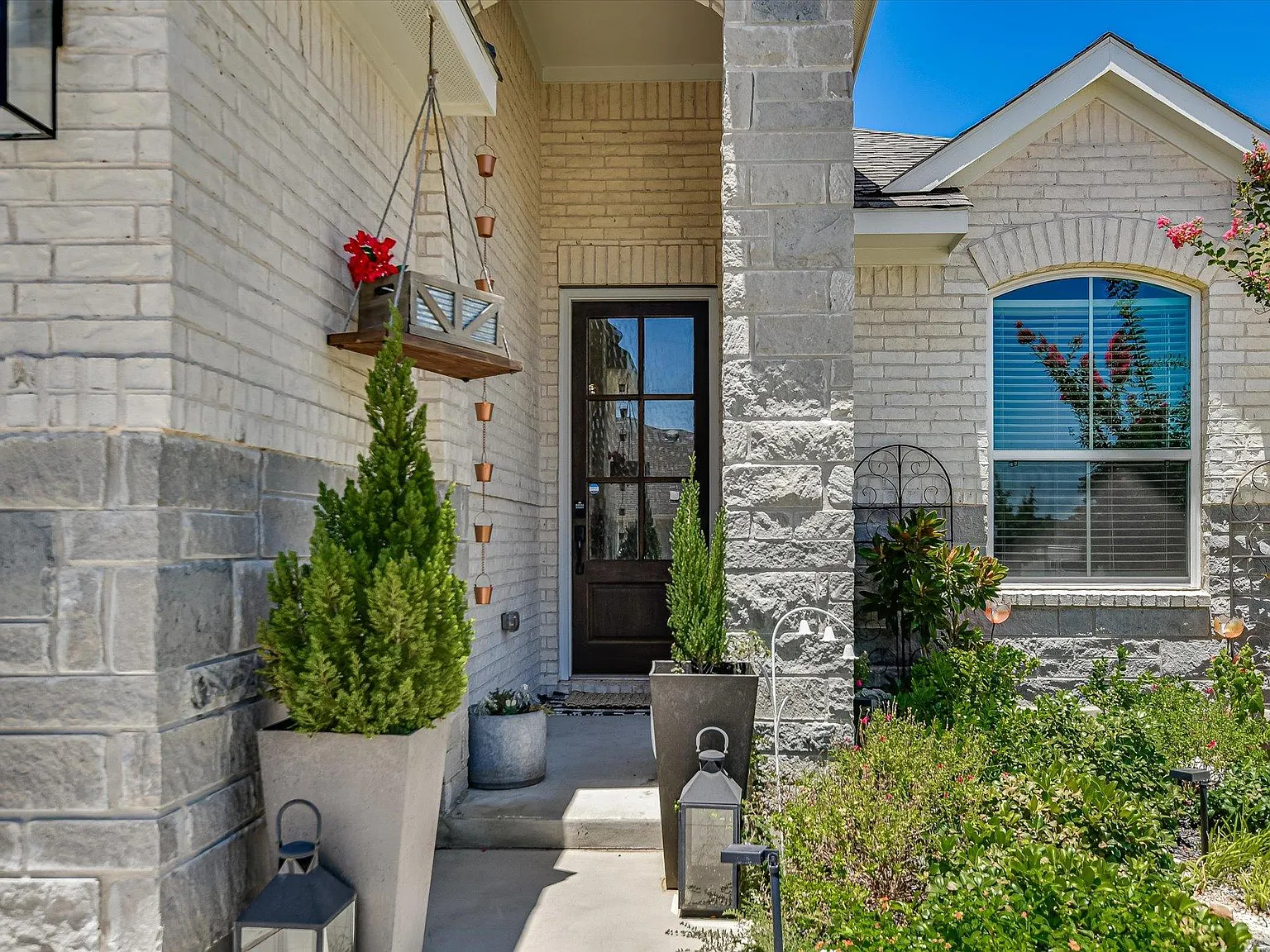 3 bed, 2.0 bath, 1546 sqft, $2,300 — Photo 2