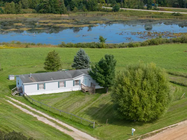 20428 Five Mile Rd, Stanwood, MI 49346