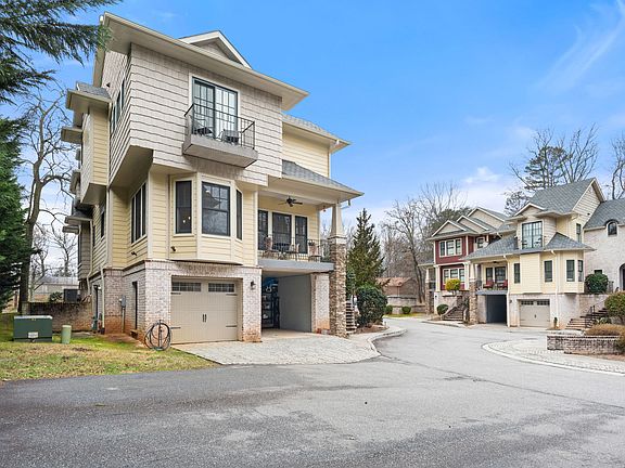 3rd image of 160 Park Pointe Cir #Na
