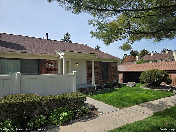 3rd image of 38565 Golfview Dr W