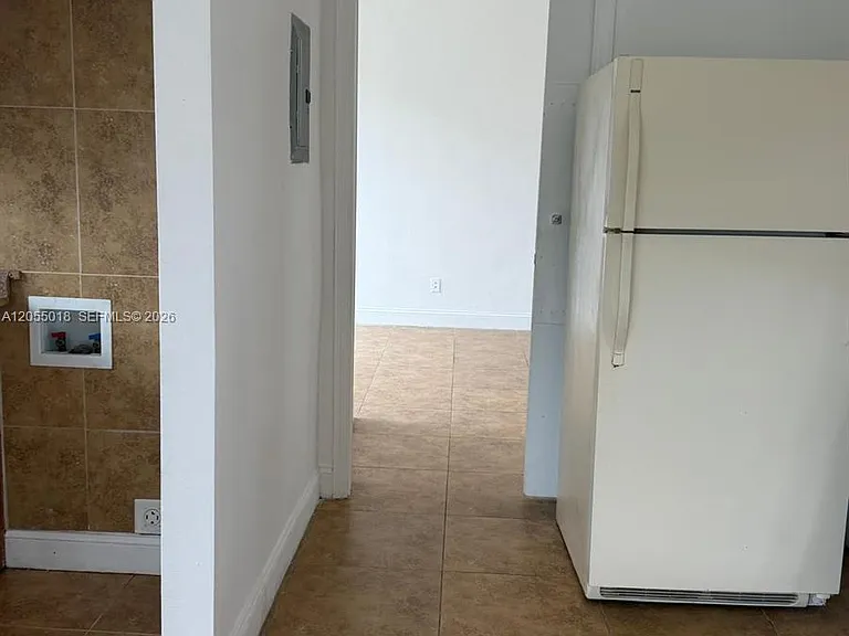 4152 SW 13th St #7 — Photo 5