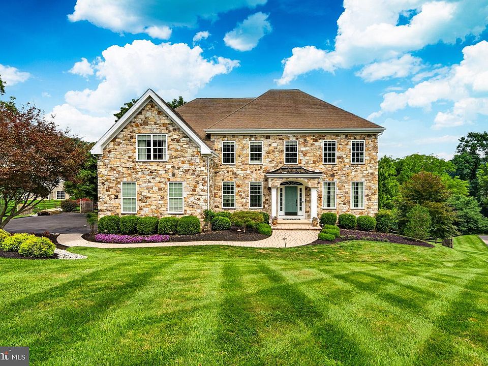 1st image of 409 Bobs Ln