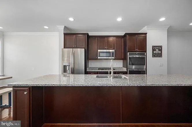 1319 Gilmore St — Photo 3